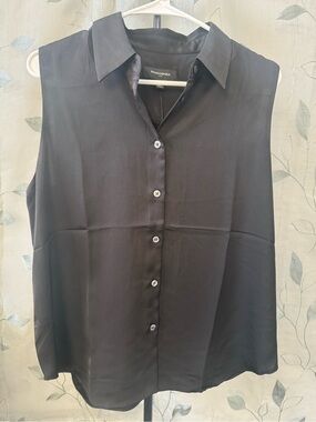 NWT Banana Republic Black Sleeveless Button-Down Shirt